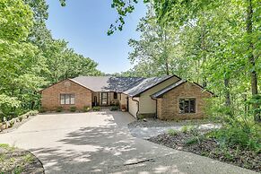 The Bella Vista Lakeside Treehouse: Dock & Kayaks!