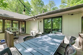 The Bella Vista Lakeside Treehouse: Dock & Kayaks!