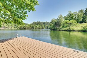 The Bella Vista Lakeside Treehouse: Dock & Kayaks!