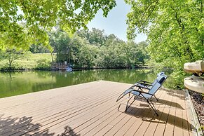 The Bella Vista Lakeside Treehouse: Dock & Kayaks!