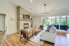 The Bella Vista Lakeside Treehouse: Dock & Kayaks!