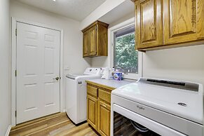 The Bella Vista Lakeside Treehouse: Dock & Kayaks!