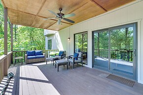 The Bella Vista Lakeside Treehouse: Dock & Kayaks!