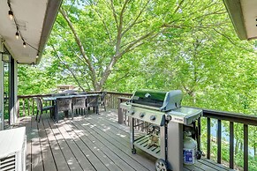 The Bella Vista Lakeside Treehouse: Dock & Kayaks!