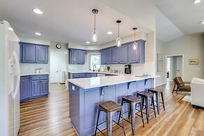 The Bella Vista Lakeside Treehouse: Dock & Kayaks!