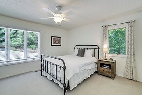 The Bella Vista Lakeside Treehouse: Dock & Kayaks!