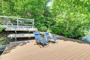 The Bella Vista Lakeside Treehouse: Dock & Kayaks!
