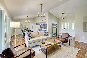 The Bella Vista Lakeside Treehouse: Dock & Kayaks!