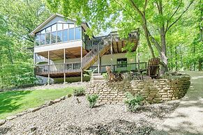 The Bella Vista Lakeside Treehouse: Dock & Kayaks!