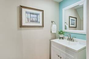 Hilton Head Condo: Walk to Coligny Beach & Plaza!