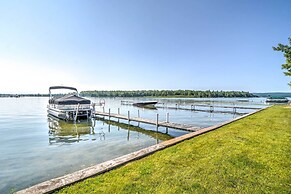 Adorable Tiny Cottage 6 w/ Dock on Crooked Lake