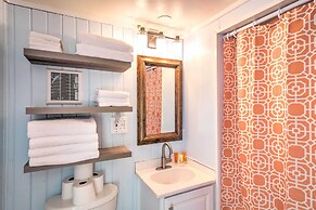 Adorable Tiny Cottage 6 w/ Dock on Crooked Lake