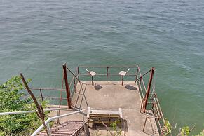 'cliff View Haven' Rocky Mount Gem w/ Deck!