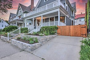 Milwaukee Home < Half Mi to Lake Michigan!