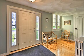 Lisle Apt: Fireplace & Stained Glass Windows!