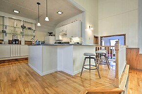 Lisle Apt: Fireplace & Stained Glass Windows!