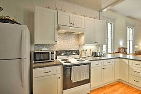 Lisle Apt: Fireplace & Stained Glass Windows!