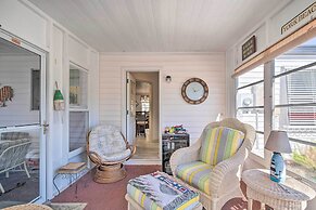 Lady Lake House w/ Lanai & Community Pool!