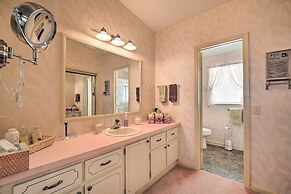 Lady Lake House w/ Lanai & Community Pool!