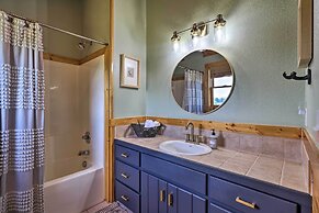 Piney Creek Mountain-view Cabin w/ Wraparound Deck