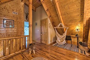 Piney Creek Mountain-view Cabin w/ Wraparound Deck