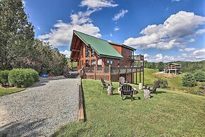 Piney Creek Mountain-view Cabin w/ Wraparound Deck