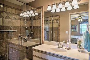 Resort Condo in Branson: 4 Mi to the 76 Strip!