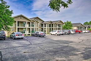 Resort Condo in Branson: 4 Mi to the 76 Strip!