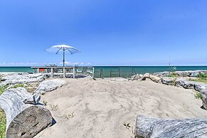 Hilton Lake Getaway w/ Over-the-water Deck!