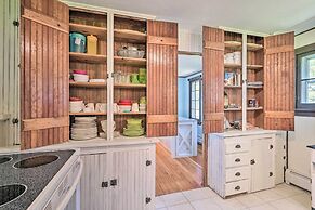 Hilton Lake Getaway w/ Over-the-water Deck!