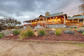 Templeton Ranch w/ Private Hot Tub & Deck!