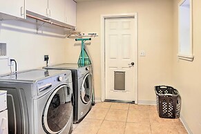 Templeton Ranch w/ Private Hot Tub & Deck!