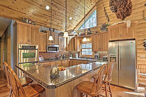 Black Hills Cabin: Hot Tub, Fishing Pond & Deck