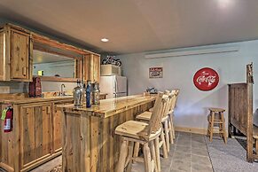 Black Hills Cabin: Hot Tub, Fishing Pond & Deck