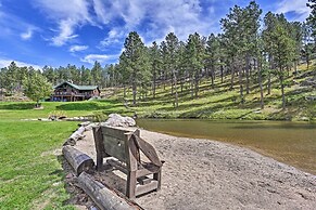 Black Hills Cabin: Hot Tub, Fishing Pond & Deck