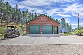 Black Hills Cabin: Hot Tub, Fishing Pond & Deck