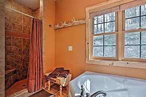Black Hills Cabin: Hot Tub, Fishing Pond & Deck