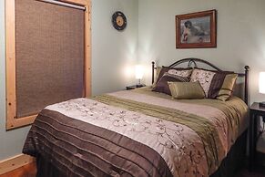 Black Hills Cabin: Hot Tub, Fishing Pond & Deck