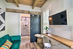 3 Mi to Mississippi State: Tiny Home w/ Deck!