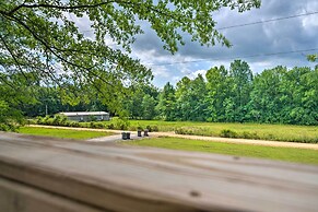 3 Mi to Mississippi State: Tiny Home w/ Deck!
