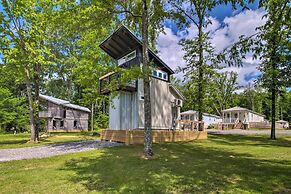 3 Mi to Mississippi State: Tiny Home w/ Deck!