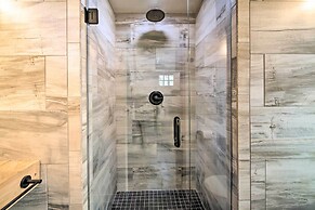 3 Mi to Mississippi State: Tiny Home w/ Deck!