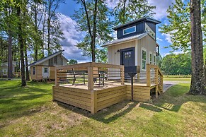 3 Mi to Mississippi State: Tiny Home w/ Deck!