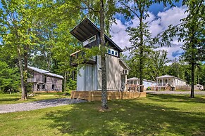 3 Mi to Mississippi State: Tiny Home w/ Deck!