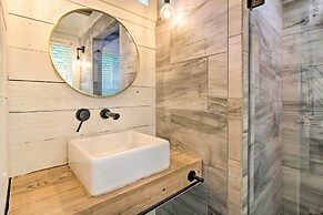 3 Mi to Mississippi State: Tiny Home w/ Deck!