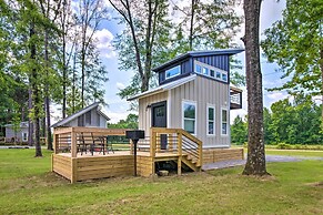 3 Mi to Mississippi State: Tiny Home w/ Deck!
