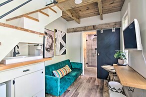 3 Mi to Mississippi State: Tiny Home w/ Deck!