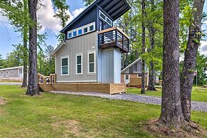 3 Mi to Mississippi State: Tiny Home w/ Deck!