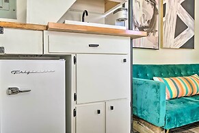 3 Mi to Mississippi State: Tiny Home w/ Deck!