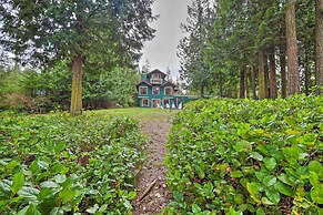 Lopez Island Hideaway w/ Coastal Views + Deck!